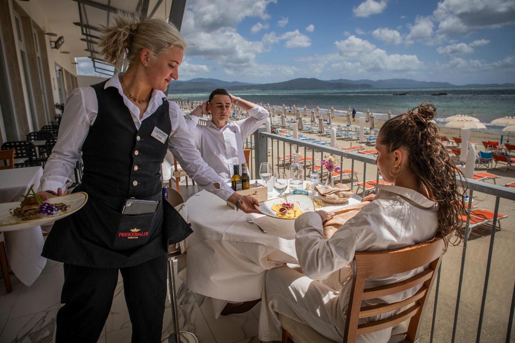 Hotel Parrini ฟอลลอนนีกา ภายนอก รูปภาพ