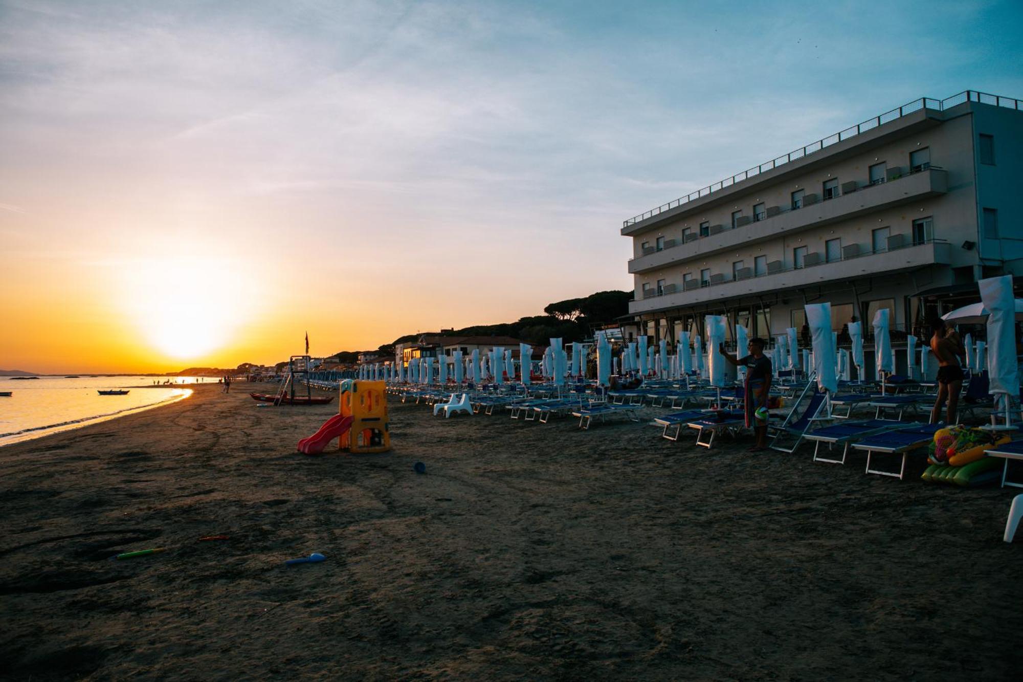 Hotel Parrini ฟอลลอนนีกา ภายนอก รูปภาพ