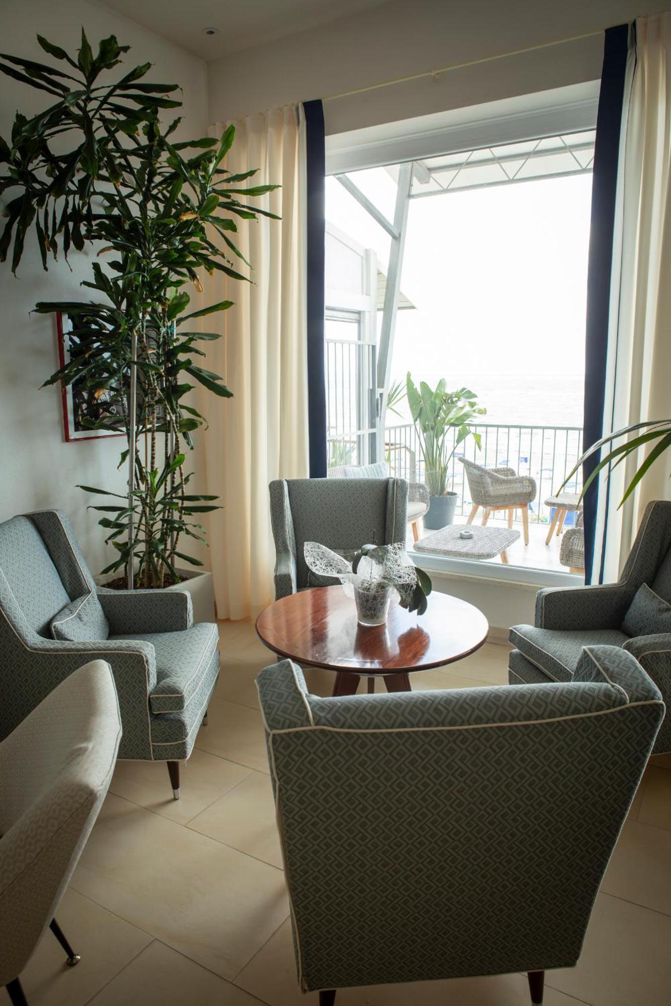Hotel Parrini ฟอลลอนนีกา ภายนอก รูปภาพ