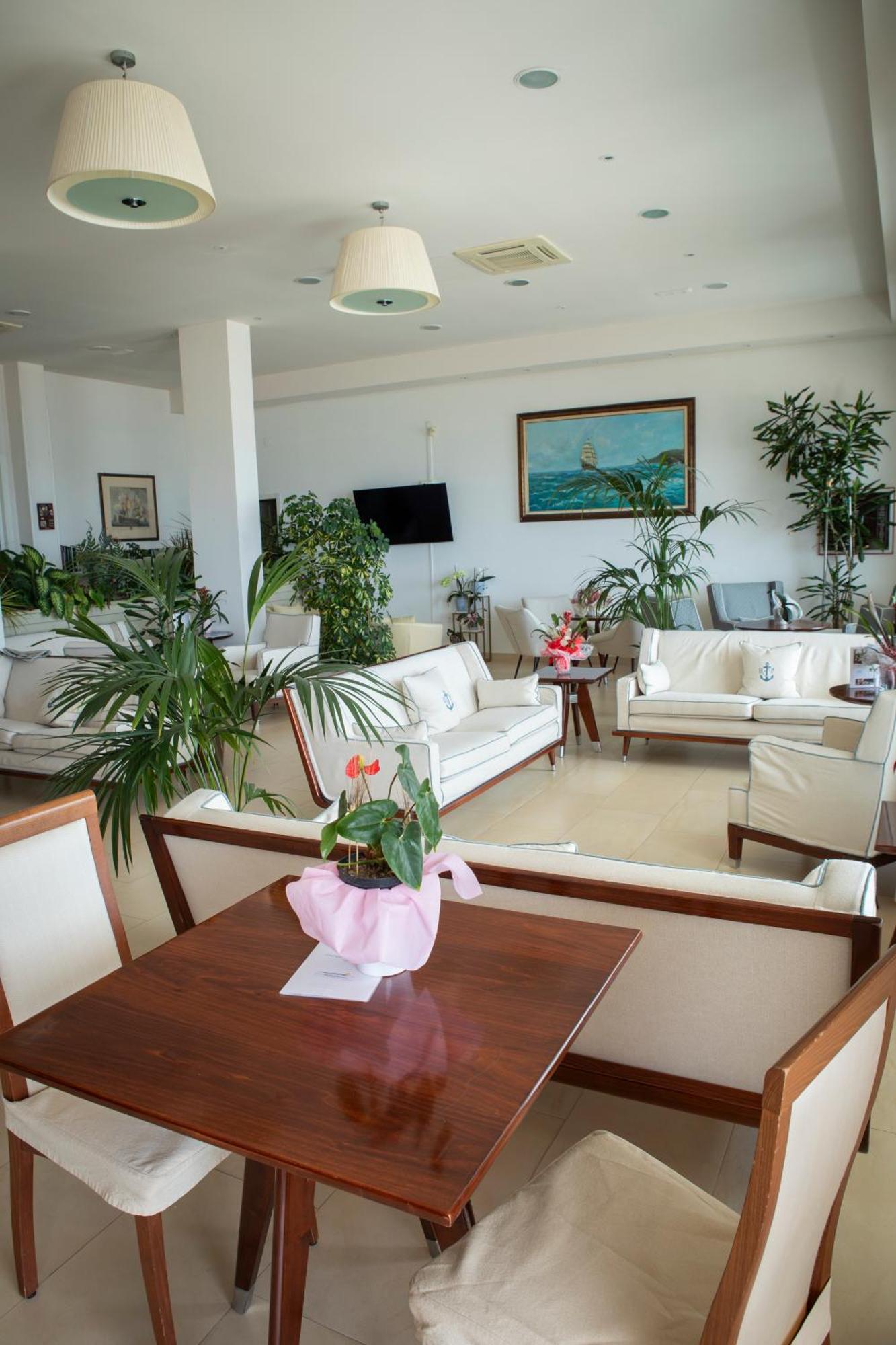Hotel Parrini ฟอลลอนนีกา ภายนอก รูปภาพ