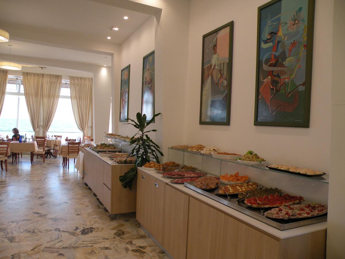 Hotel Parrini ฟอลลอนนีกา ภายนอก รูปภาพ