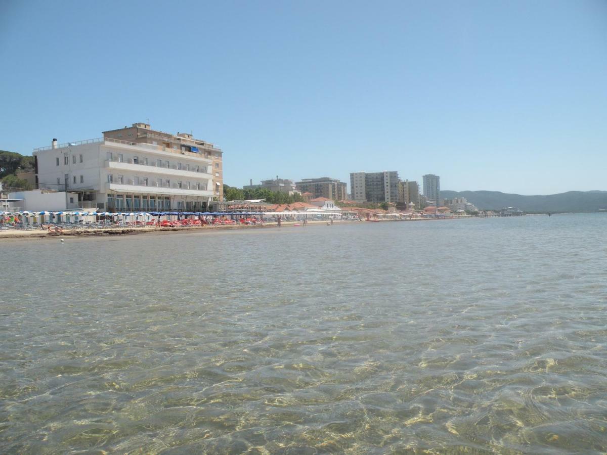 Hotel Parrini ฟอลลอนนีกา ภายนอก รูปภาพ